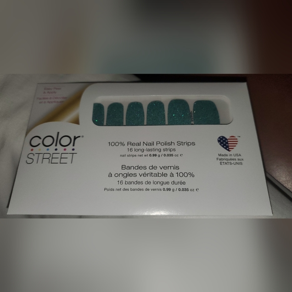 Color Street 100% Real Nail Polish Strips 16 strips Mistletoe Magic - Picture 1 of 4